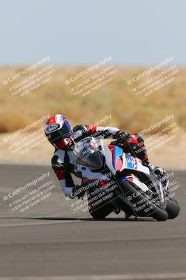 media/Oct-08-2022-SoCal Trackdays (Sat) [[1fc3beec89]]/Turn 16 (125pm)/